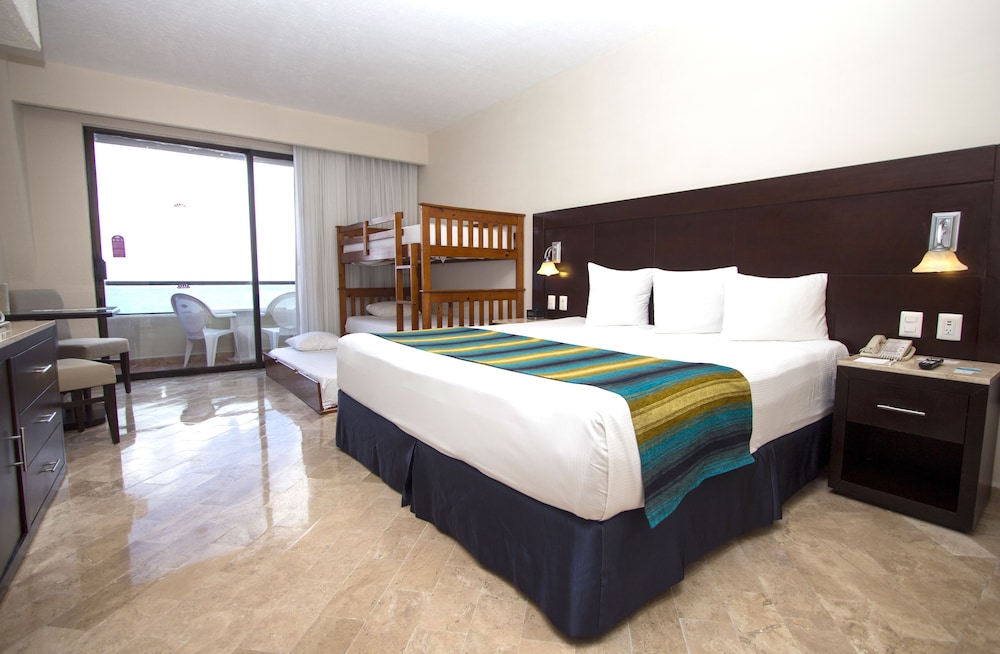 Habitación Estándar Plus del hotel Crown Paradise Club Cancun All Inclusive. Foto 1