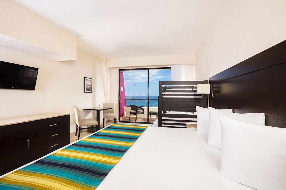 Habitación Estándar Plus del hotel Crown Paradise Club Cancun All Inclusive. Foto 3