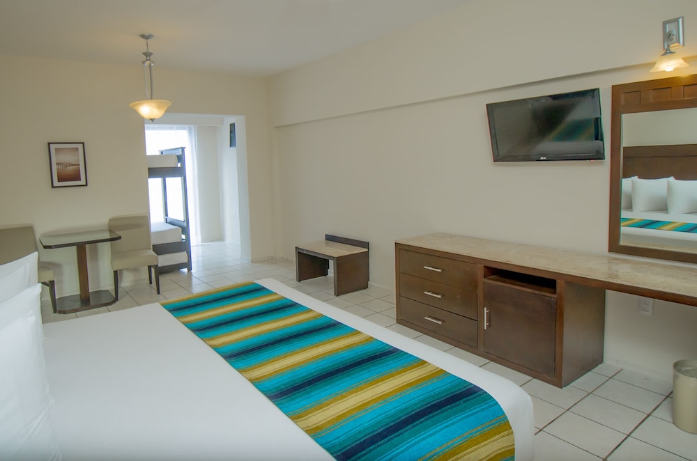 Suite Familiar Crown del hotel Crown Paradise Club Cancun All Inclusive. Foto 2