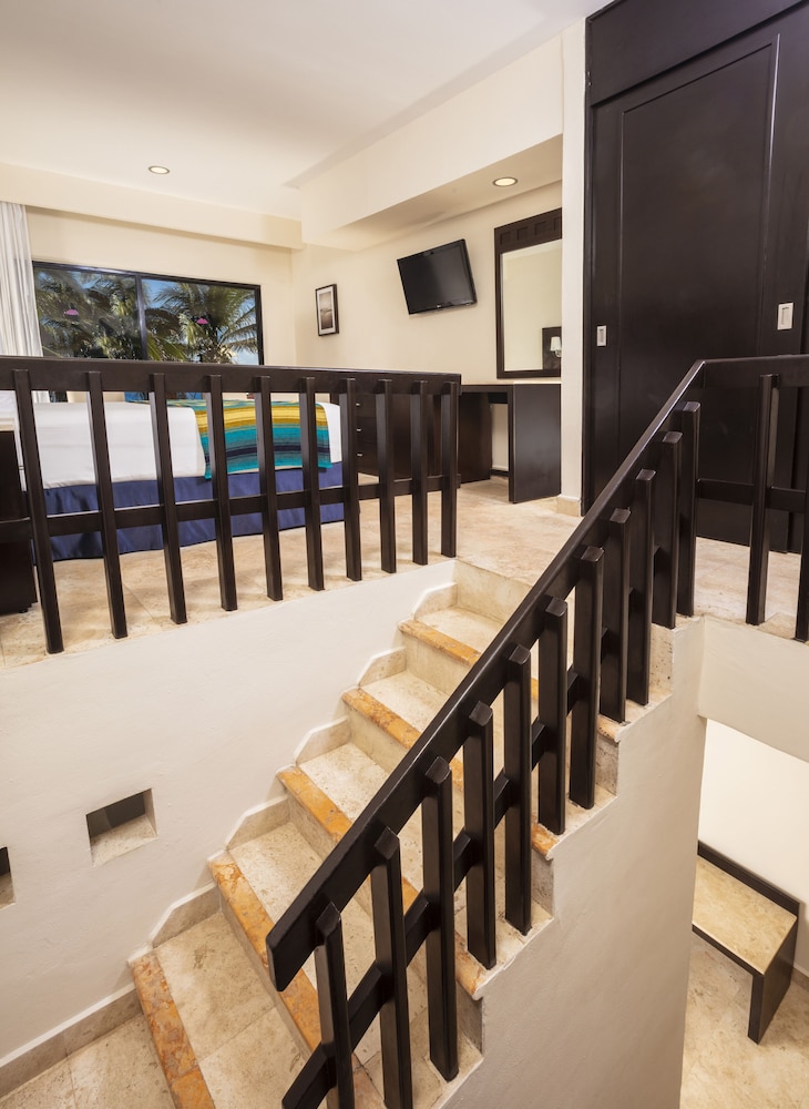 Suite Familiar Paradise del hotel Crown Paradise Club Cancun All Inclusive. Foto 2