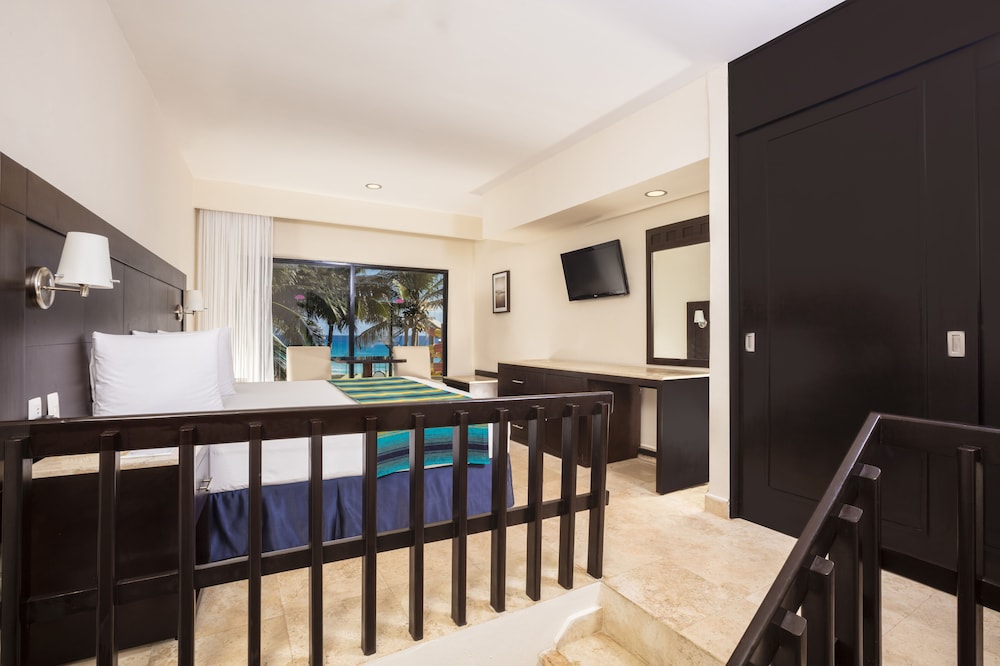 Suite Familiar Paradise del hotel Crown Paradise Club Cancun All Inclusive. Foto 3