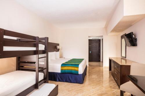 Habitaciones familiares del hotel Crown Paradise Club Cancun All Inclusive. Foto 2
