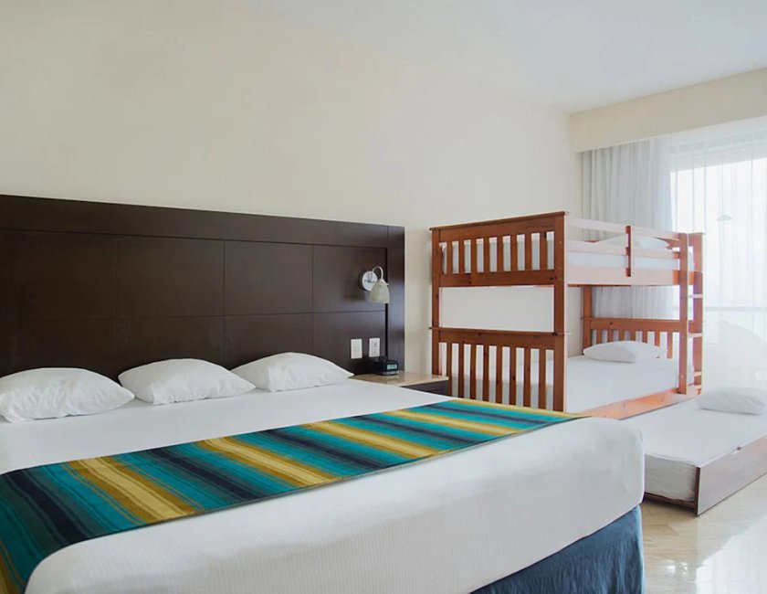 Habitación doble Cama Litera 1 Cama king Normal del hotel Crown Paradise Club Cancun All Inclusive. Foto 2