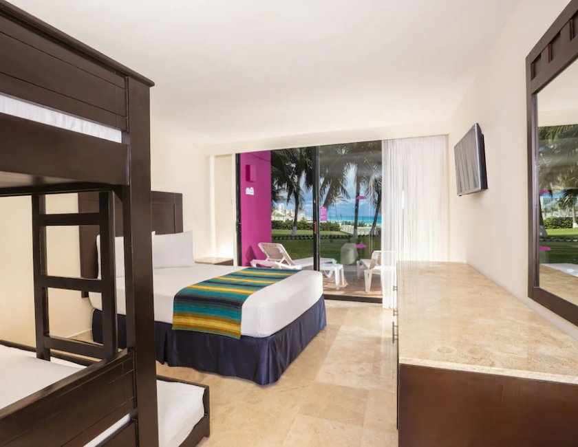 Habitación familiar Vista Jardín Cama Litera Con Vistas del hotel Crown Paradise Club Cancun All Inclusive
