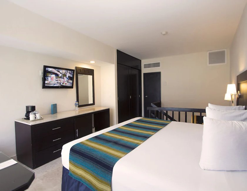 Habitación familiar Vista Jardín Cama Litera Con Vistas del hotel Crown Paradise Club Cancun All Inclusive. Foto 1