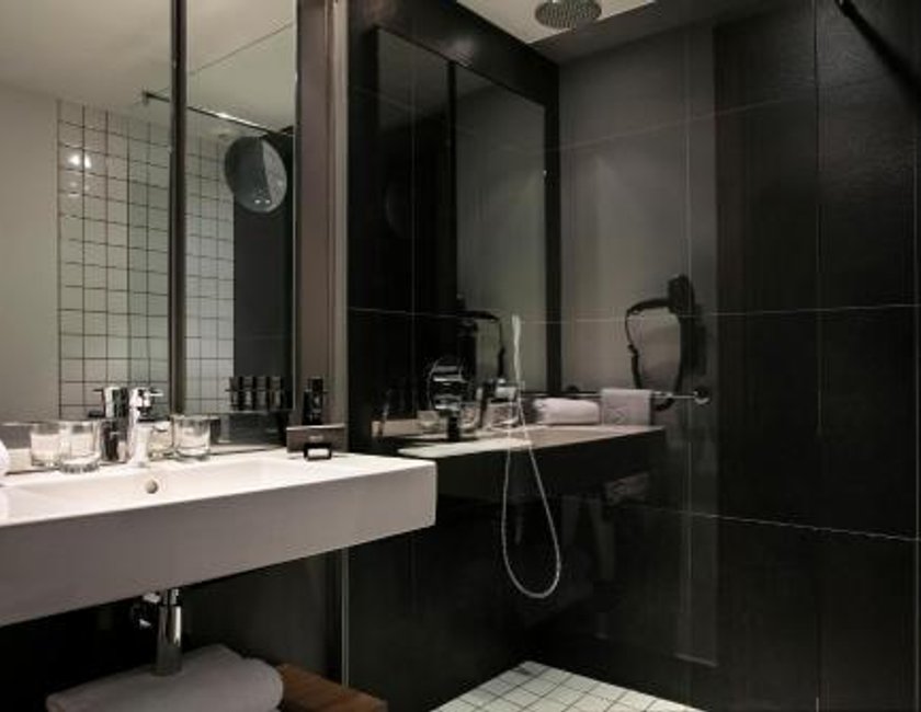 Habitación Premium con vistas panorámicas del hotel Melia Paris La Defense. Foto 1
