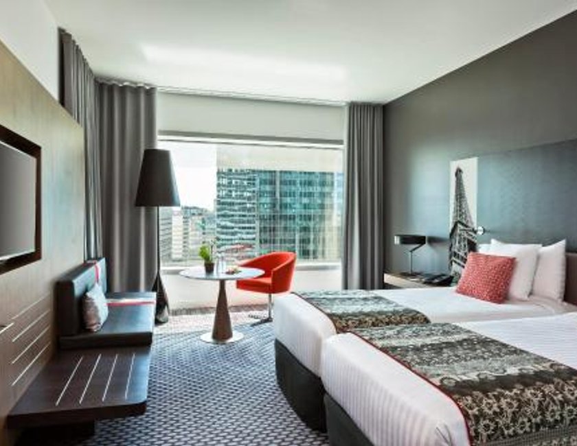 Habitación Premium con vistas panorámicas del hotel Melia Paris La Defense. Foto 2