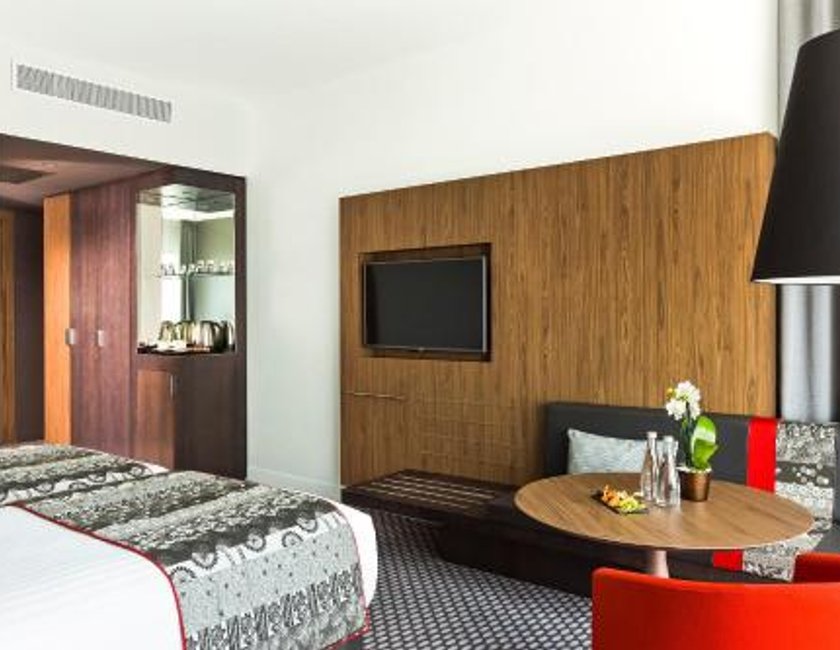 Habitación Premium con vistas panorámicas del hotel Melia Paris La Defense. Foto 3