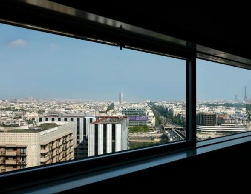 Habitación Premium con vistas a la Torre Eiffel del hotel Melia Paris La Defense. Foto 2