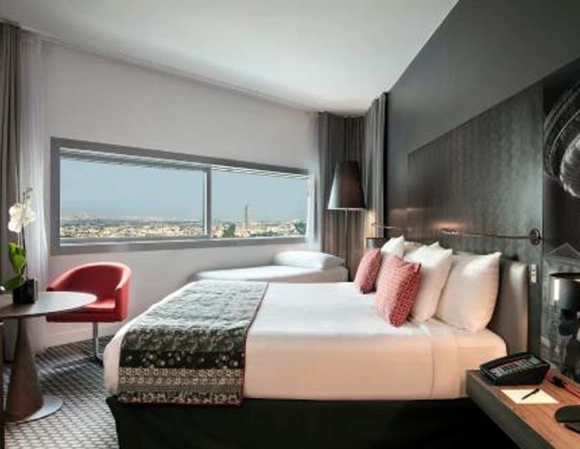 Habitación Premium con vistas a la Torre Eiffel del hotel Melia Paris La Defense. Foto 4