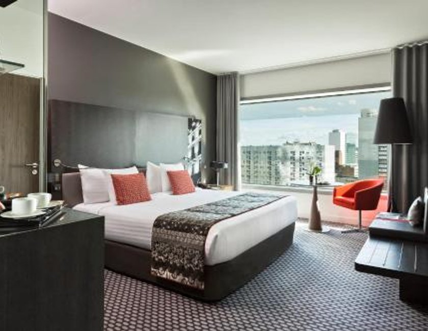 Habitación Premium con vistas a la Torre Eiffel del hotel Melia Paris La Defense. Foto 5