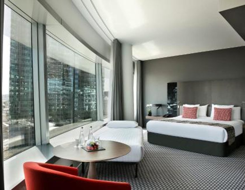 Habitación The Level Grand Premium con vistas a la Torre Eiffel y acceso al salón del hotel Melia Paris La Defense. Foto 4