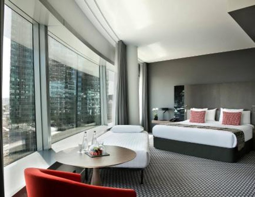Suite The Level Grand con vistas a la Torre Eiffel y acceso al salón del hotel Melia Paris La Defense. Foto 4