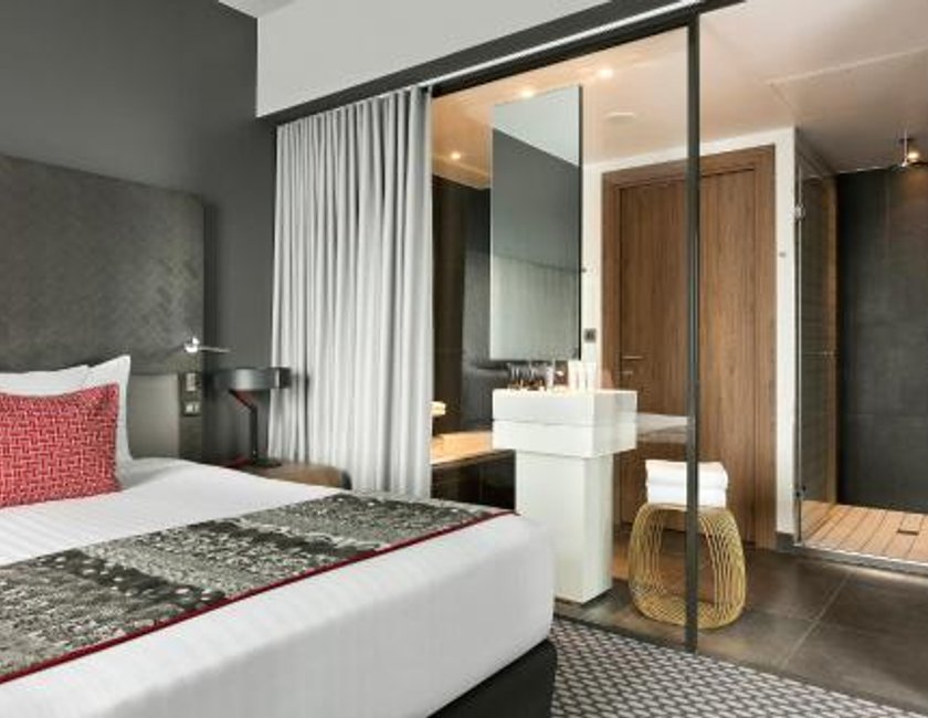 Suite The Level Grand con vistas a la Torre Eiffel y acceso al salón del hotel Melia Paris La Defense. Foto 8