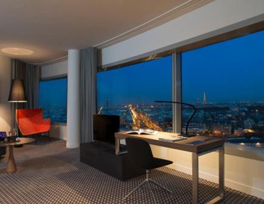 Suite The Level Grand con vistas a la Torre Eiffel y acceso al salón del hotel Melia Paris La Defense. Foto 10