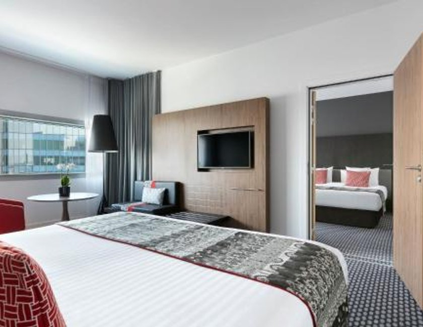 Habitaciones Familiares comunicadas del hotel Melia Paris La Defense. Foto 2