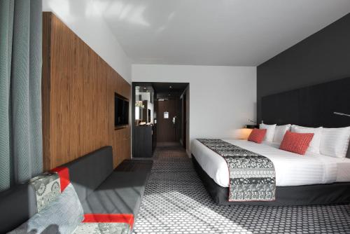 Habitación Melia adaptada a personas con movilidad reducida del hotel Melia Paris La Defense. Foto 2
