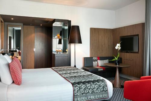 Habitación Premium con vistas a la Torre Eiffel del hotel Melia Paris La Defense