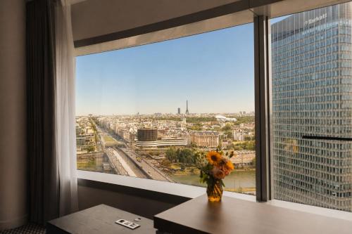 Habitación familiar The Level con acceso al salón del hotel Melia Paris La Defense. Foto 4