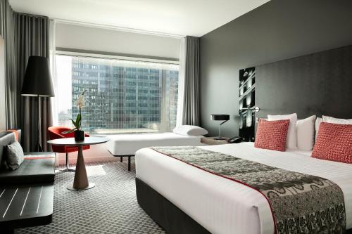Habitación familiar The Level con acceso al salón del hotel Melia Paris La Defense. Foto 6