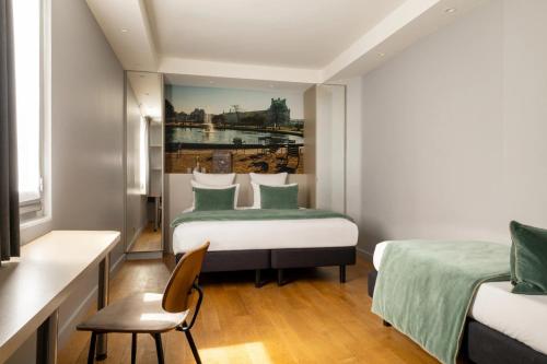 Habitación Triple Executive del hotel Midnight Paris. Foto 3