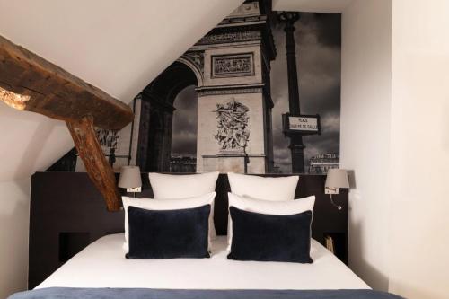 Suite Deluxe del hotel Midnight Paris. Foto 2