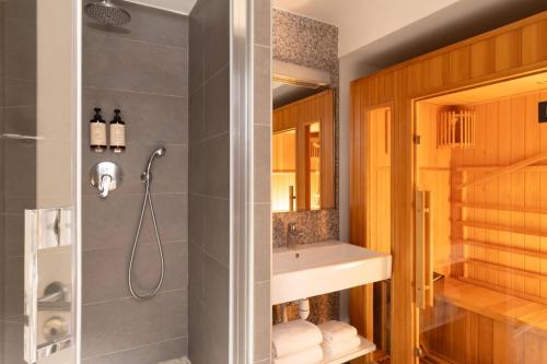Deluxe Sauna Suite del hotel Midnight Paris. Foto 5