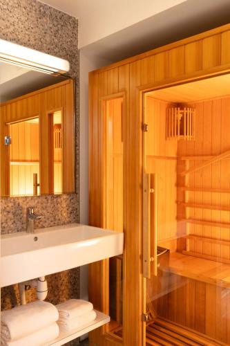 Deluxe Sauna Suite del hotel Midnight Paris. Foto 6