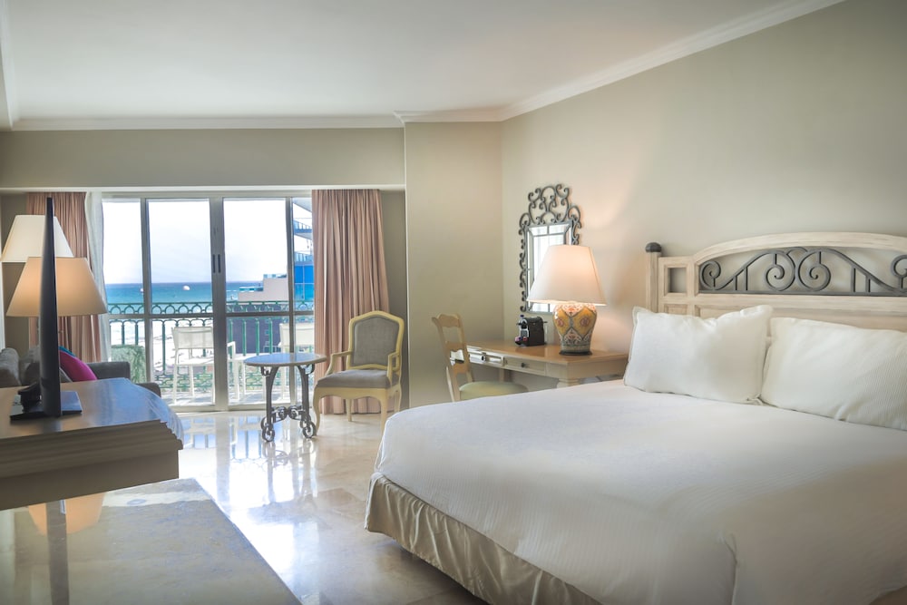 Balcony Deluxe Room del hotel Sandos Cancun All Inclusive. Foto 1