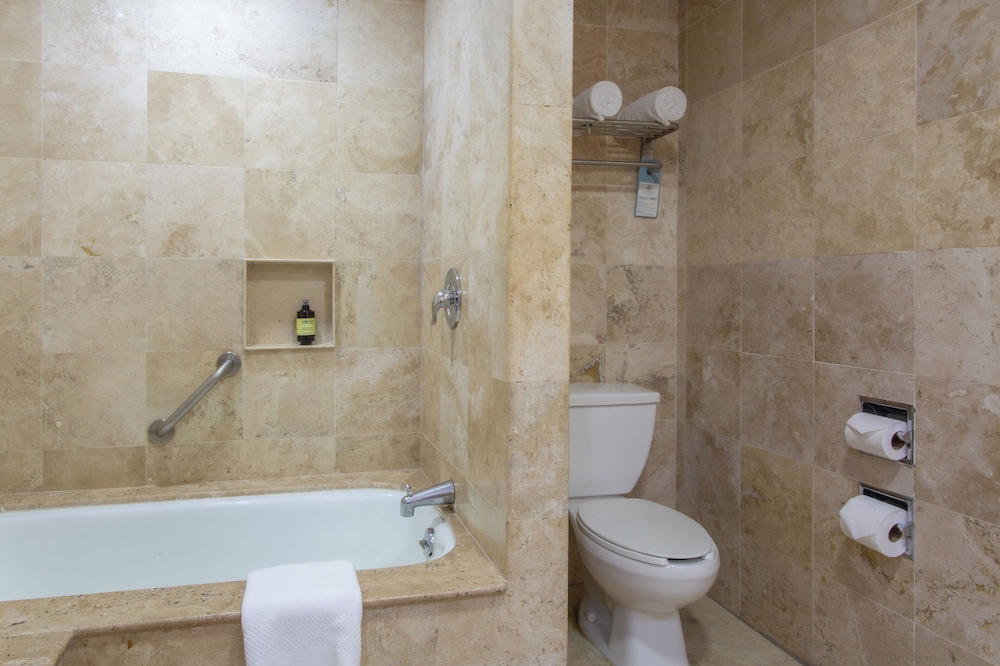 Balcony Deluxe Room del hotel Sandos Cancun All Inclusive. Foto 4
