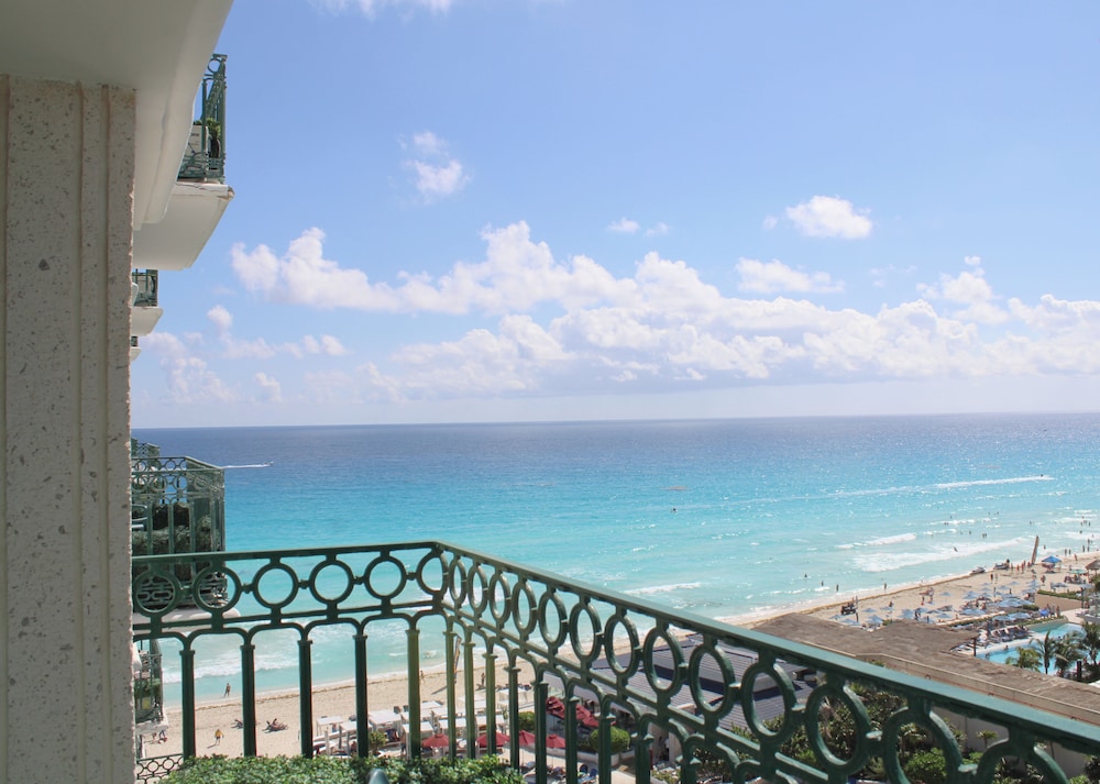 Balcony Deluxe Room del hotel Sandos Cancun All Inclusive. Foto 7