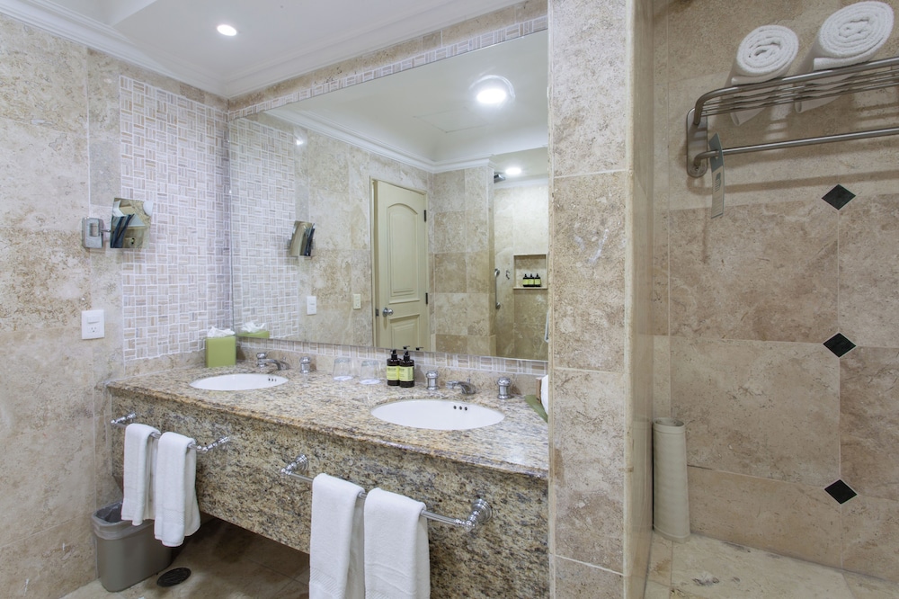 Suite Laguna del hotel Sandos Cancun All Inclusive. Foto 6