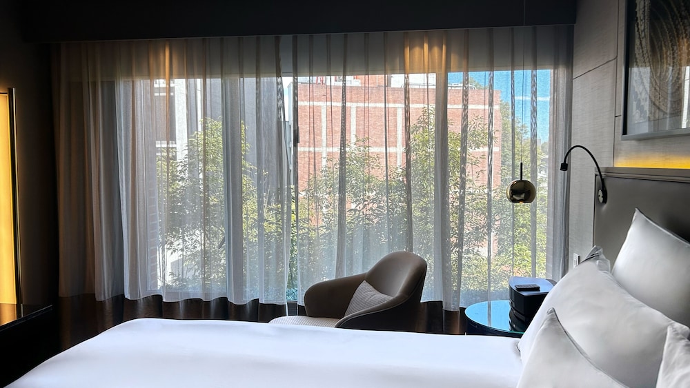 Habitación de lujo, 1 cama de matrimonio grande del hotel Sofitel Bogota Victoria Regia. Foto 1