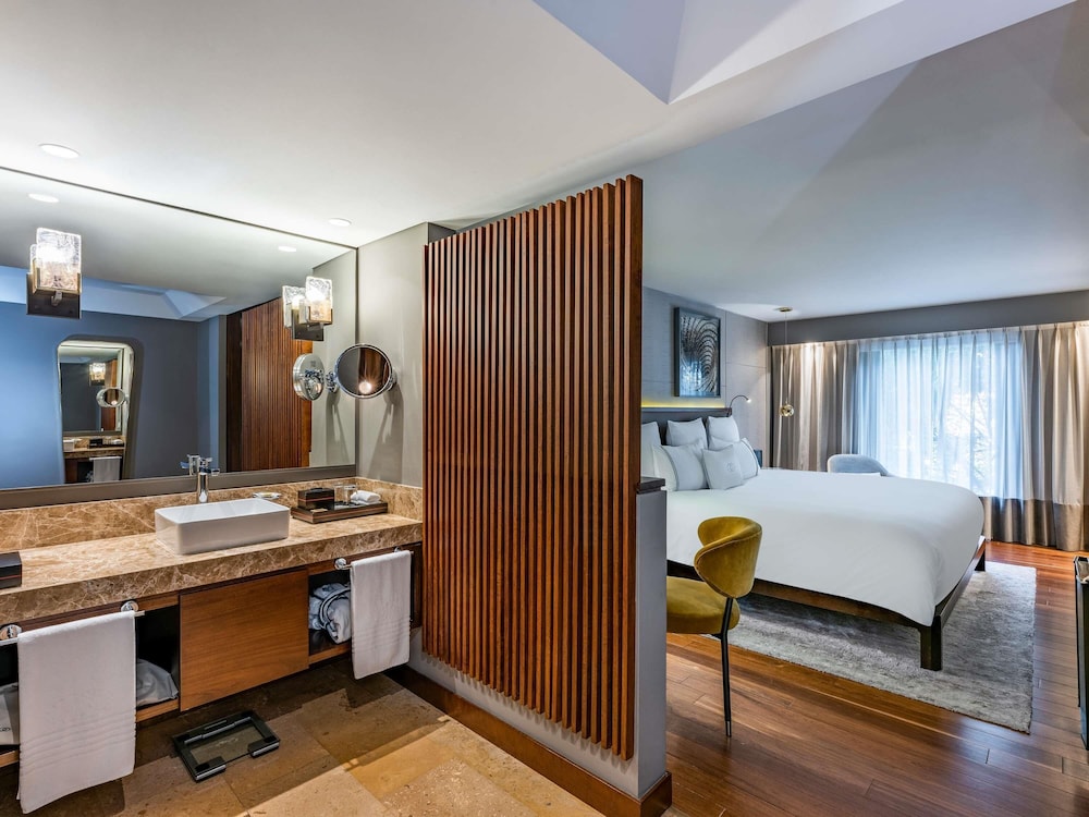 Habitación de lujo, 1 cama de matrimonio grande del hotel Sofitel Bogota Victoria Regia. Foto 3