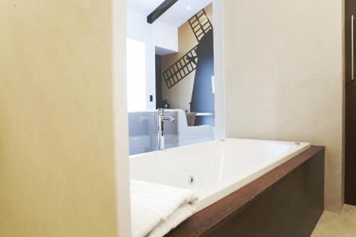Suite del hotel Real Abadia Congress and Spa. Foto 11