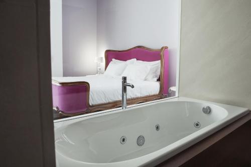 Suite del hotel Real Abadia Congress and Spa. Foto 14