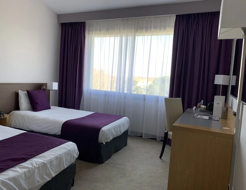 Habitación doble 2 Camas individuales del hotel Mercure Toulouse Aeroport Golf De Seilh. Foto 1