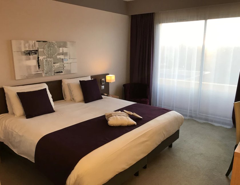 Habitación doble Privilege 1 Cama doble del hotel Mercure Toulouse Aeroport Golf De Seilh. Foto 1