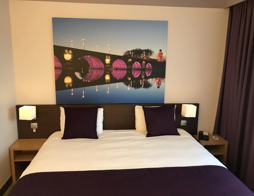 Habitación doble Vista al campo de Golf Sofá Cama incluido 1 Cama doble del hotel Mercure Toulouse Aeroport Golf De Seilh. Foto 1