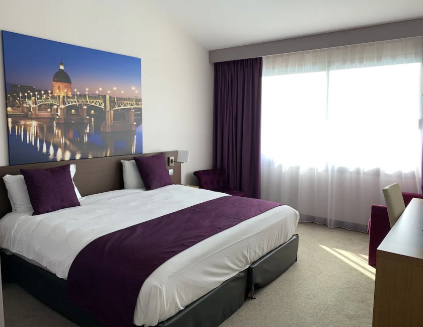 Habitación doble Vista al campo de Golf Sofá Cama incluido 1 Cama doble del hotel Mercure Toulouse Aeroport Golf De Seilh. Foto 2