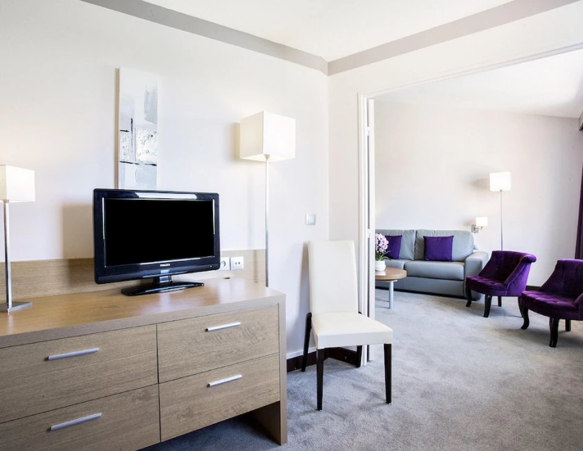 Suite 1 Cama doble del hotel Mercure Toulouse Aeroport Golf De Seilh. Foto 2