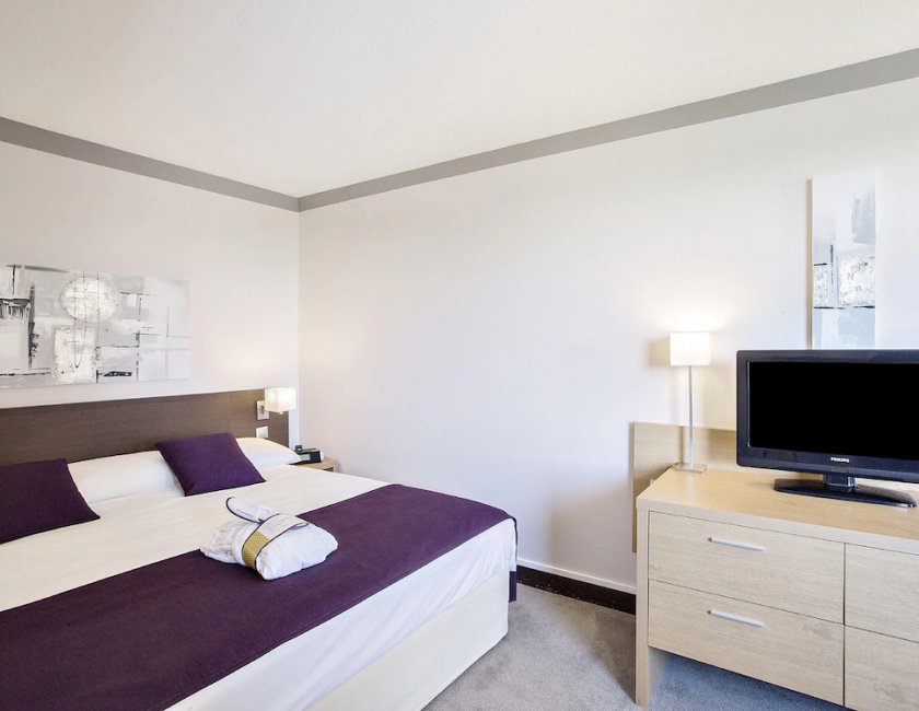 Suite 1 Cama doble del hotel Mercure Toulouse Aeroport Golf De Seilh. Foto 3