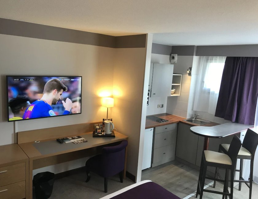 Estudio Basic 1 Cama doble kitchenette del hotel Mercure Toulouse Aeroport Golf De Seilh. Foto 3
