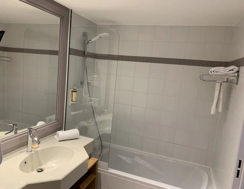 Estudio Basic 1 Cama doble kitchenette del hotel Mercure Toulouse Aeroport Golf De Seilh. Foto 5
