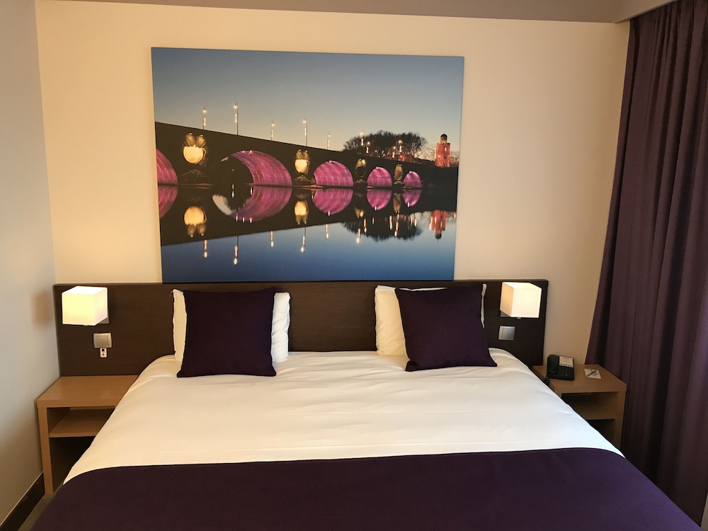 Habitación Classic - Una cama doble del hotel Mercure Toulouse Aeroport Golf De Seilh. Foto 1
