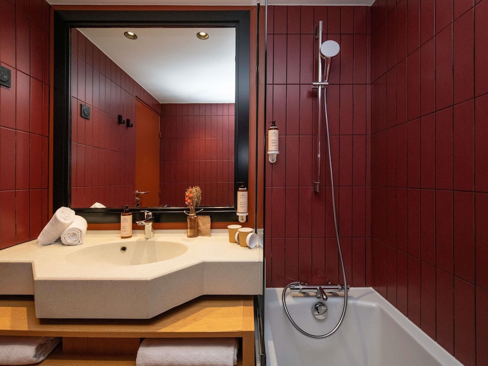 Habitación de categoría superior con 1 cama doble del hotel Mercure Toulouse Aeroport Golf De Seilh. Foto 4