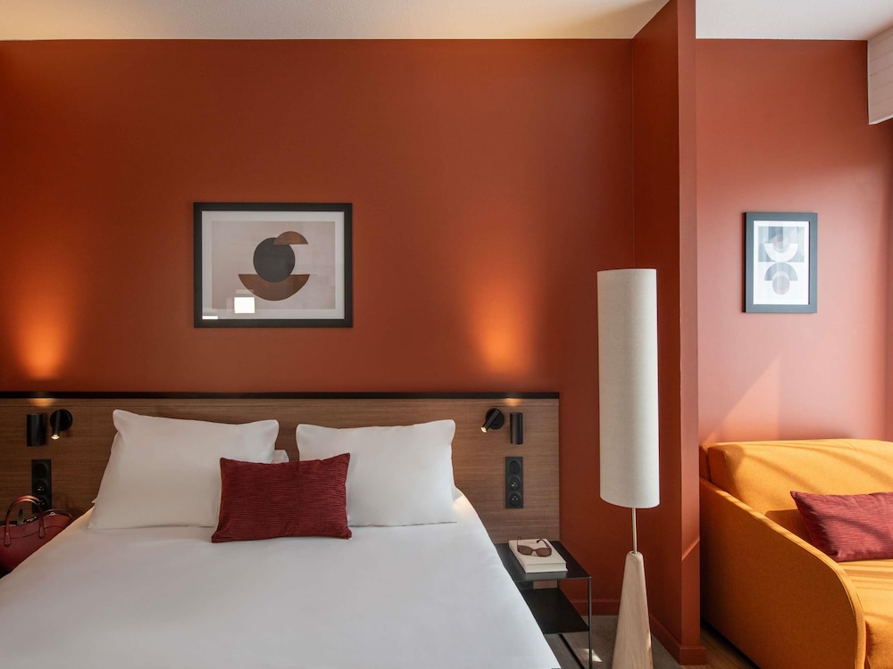 Suite Junior con 2 camas dobles del hotel Mercure Toulouse Aeroport Golf De Seilh. Foto 3