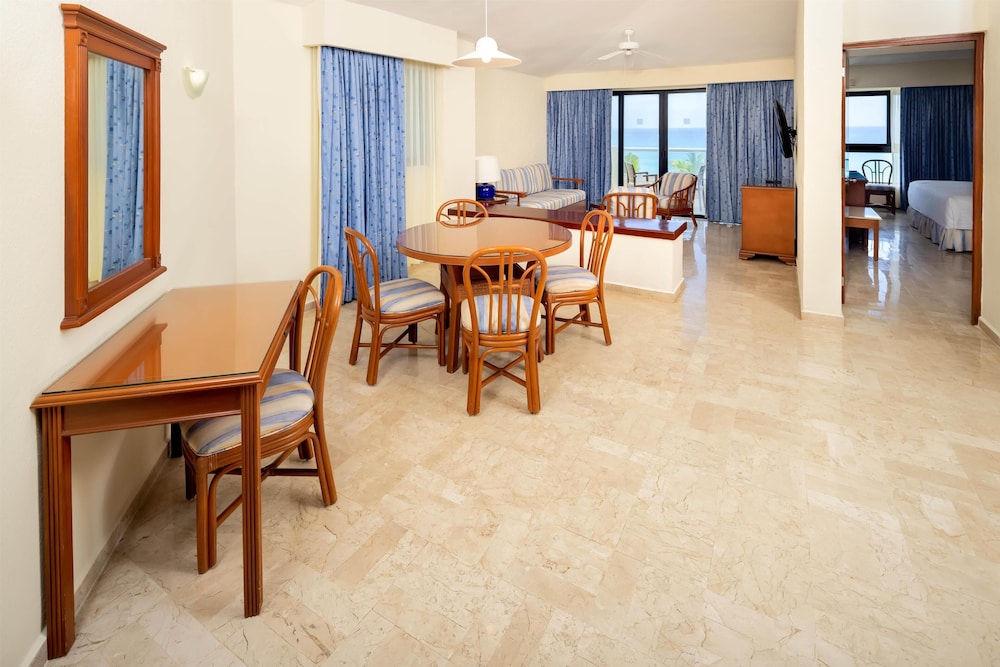 Suite Premium, frente al mar (Level) del hotel Occidental Tucancún All Inclusive. Foto 4