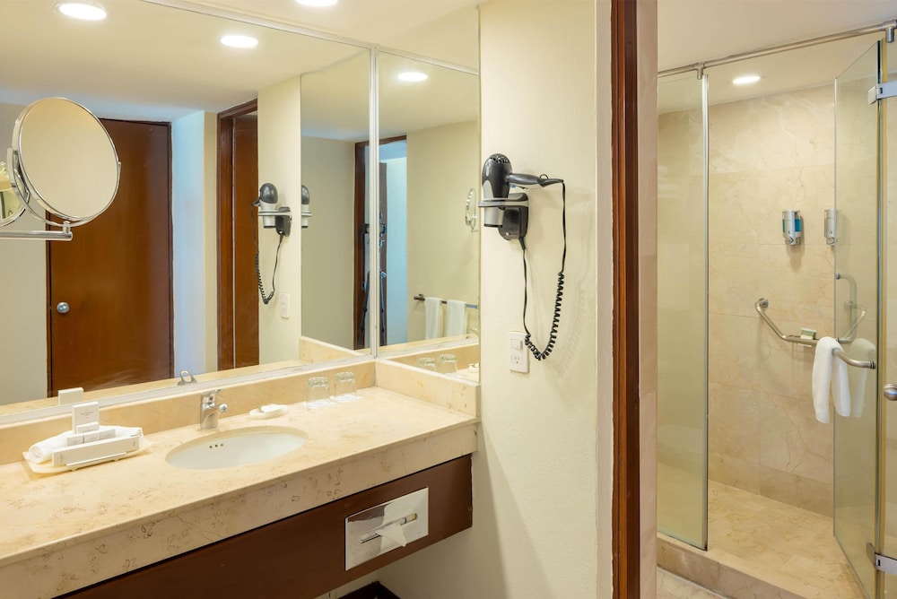 Suite Premium, frente al mar (Level) del hotel Occidental Tucancún All Inclusive. Foto 6