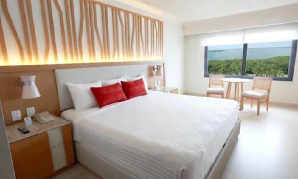 Deluxe Lagoon Room Free Wi - Fi del hotel Royal Solaris Cancun - All Inclusive. Foto 1